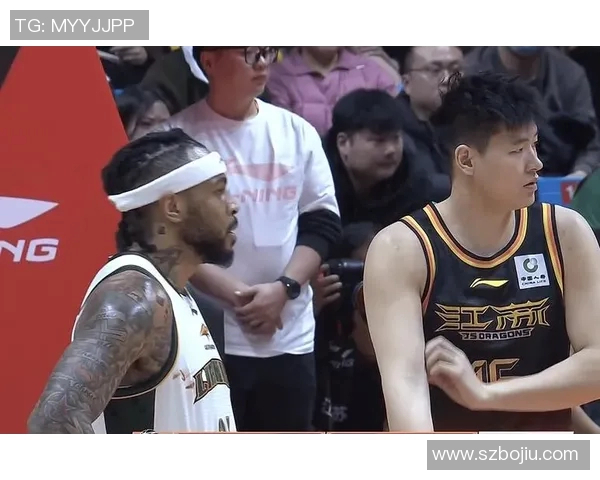 江苏龙队迎战山东西王队决战篮球场上谁能笑到最后
